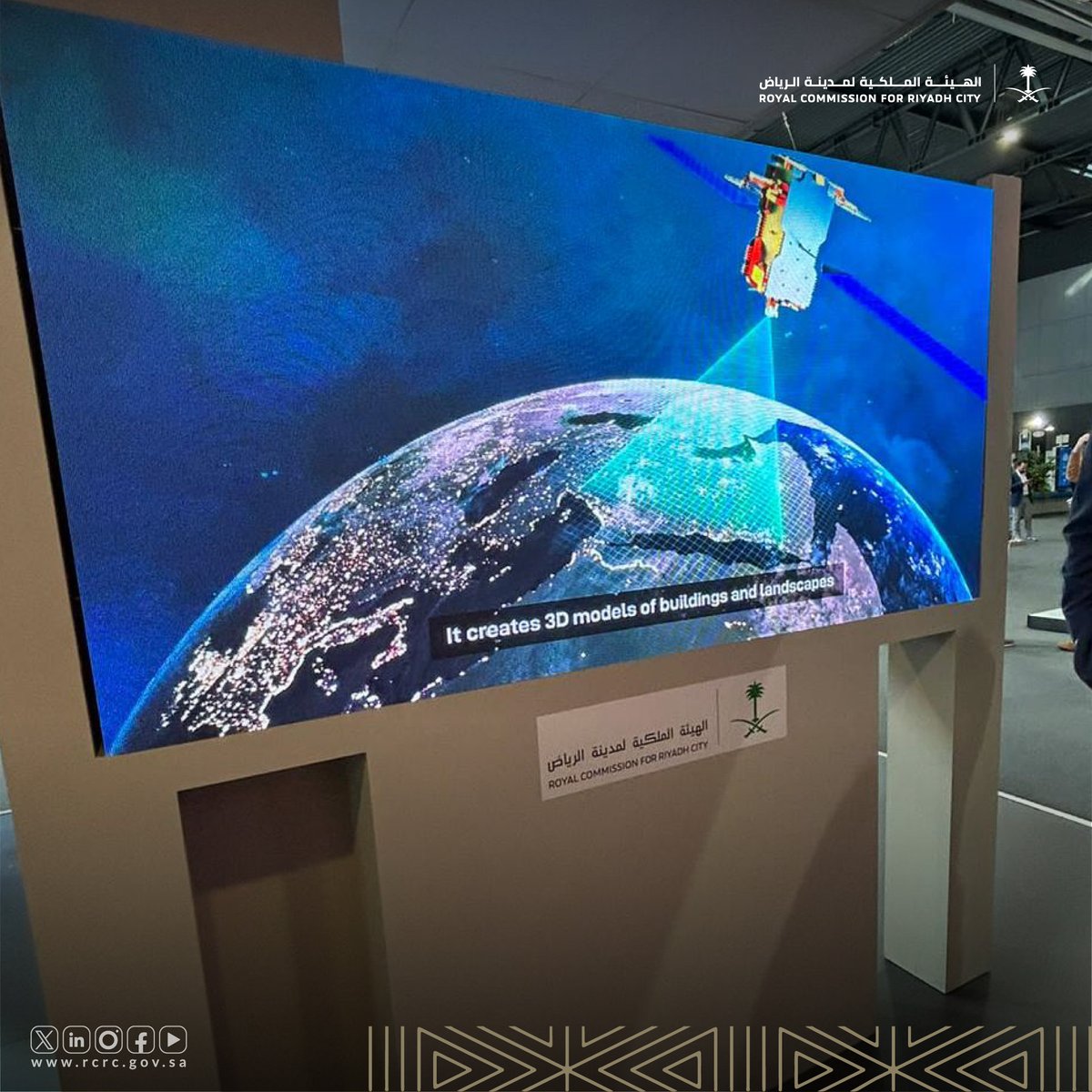 RCRCSA's tweet image. مستعرضةً جهودها نحو رحلة التحول الذكي لتحقيق مستقبلٍ واعدٍ؛ مدينة الرياض تشارك في المؤتمر العالمي لمعرض المدن الذكية 2023 في برشلونة.

#SCEWC23
#الرياض_المدينة_الذكية