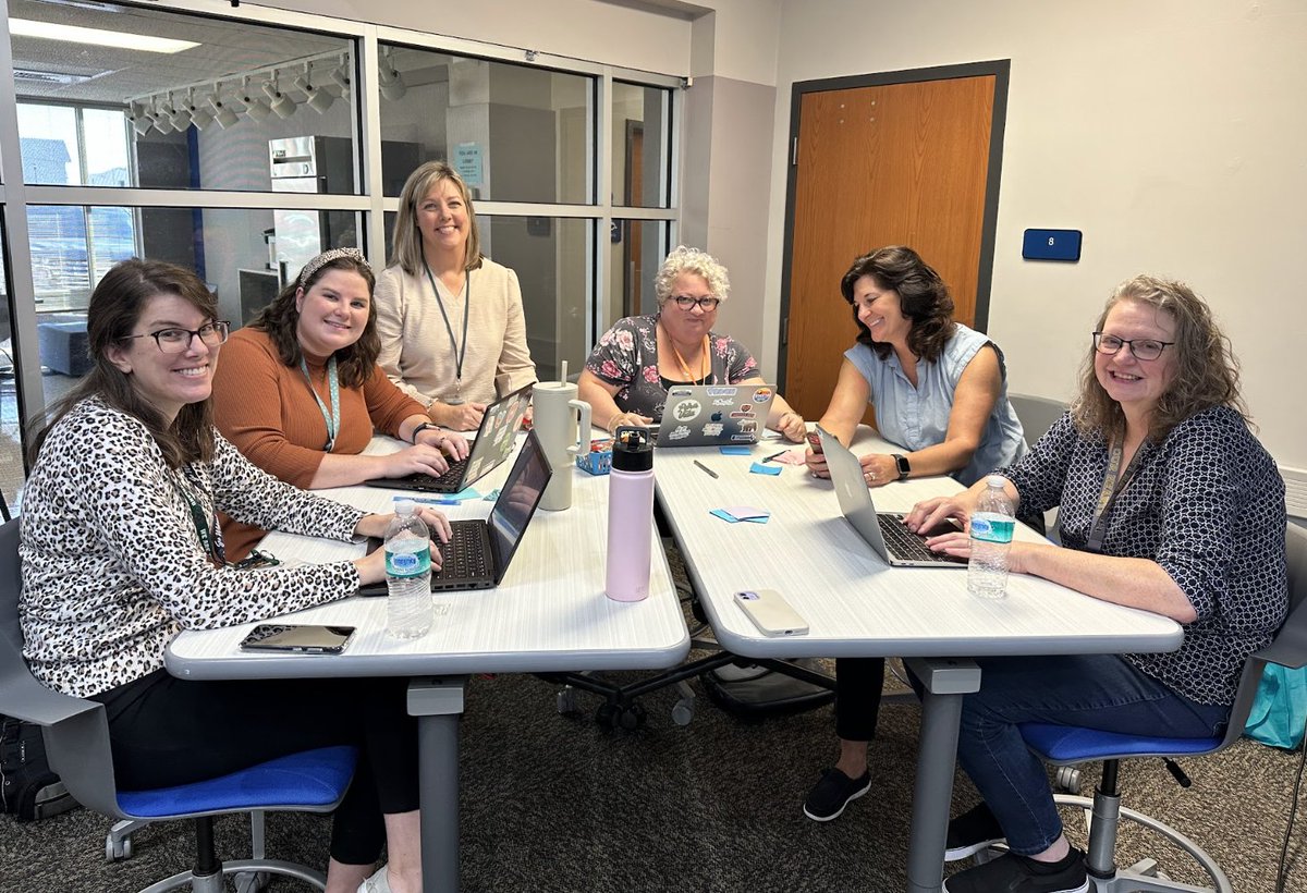 WSD_FutureReady's tweet photo. Future Ready Educator Think Tank members met to plan the Pathways Kickoff Week for WSD middle schools and high schools! #WSDLearns #WeAreWentzville #WSDFutureReady https://t.co/wA9MBb1BNQ