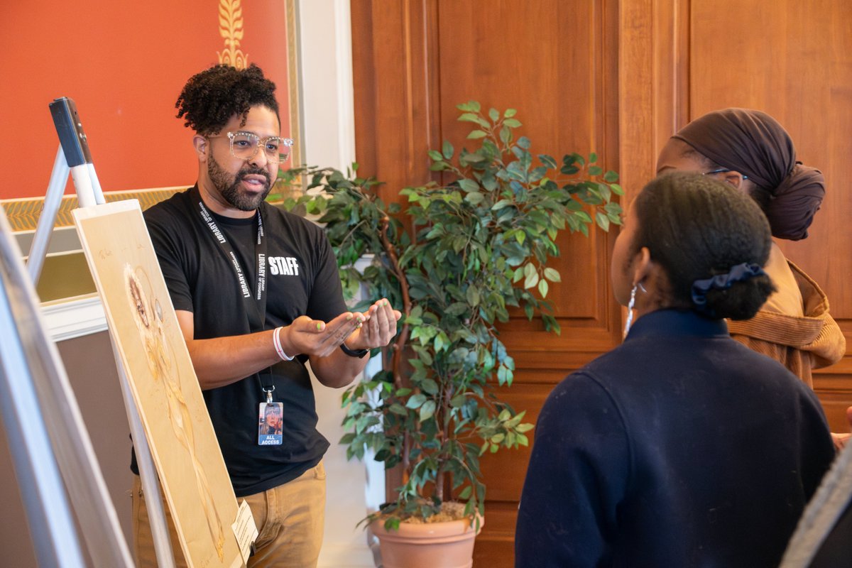 LibnOfCongress's tweet photo. It was wonderful to welcome @HowardU musical theater students led by Tony Award winner, TV legend, and Dean of the College of Fine Arts - Phylicia Rashad.
The students and faculty marveled at the @librarycongress performing arts treasures incl Bernstein, Hammerstein and Joplin. https://t.co/10fosUNXgm