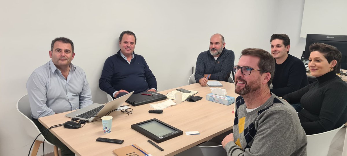 DOMObyINDALSU's tweet photo. 📢 Hoy el #EquipoDomobyIndalsu ha recibido una formación #DOMOEXPERTO de la mano de
@guardianglasseu bajo el título: ¨La elección adecuada del vidrio #GuardianGlass de altas prestaciones en tus aplicaciones y proyectos¨
#UnMundoAlQueMirar #SistemasDOMO #CarpinteriaDeAluminio https://t.co/D1llclprtI