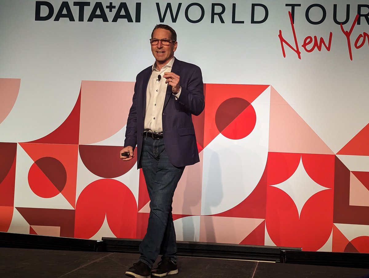moon's tweet image. #dataAIworldtour @databricks in New York