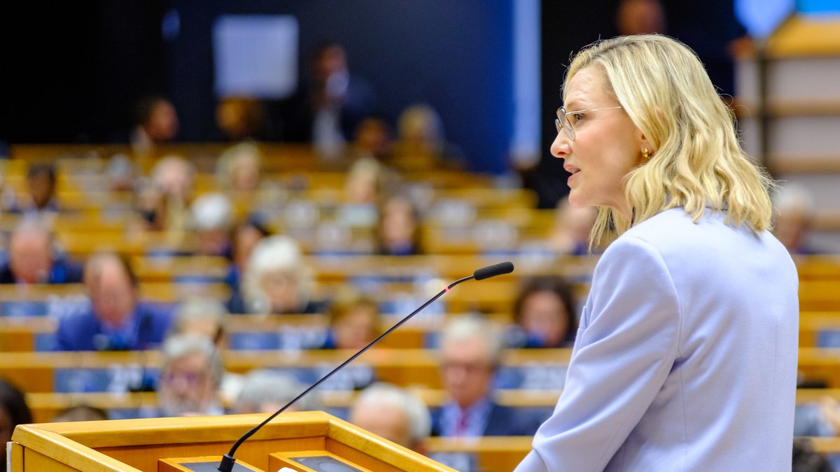 HelmutScholzMEP's tweet photo. "The world is watching" #UNHCR Amb. Blanchett reminded MEPs today in #EPlenary

"May the spirit of hospitality, compassion &amp; championing of human rights that Europe modelled after 1945 &amp; at the birth of the refugee convention continue to provide an example for years to come" https://t.co/W7b5EvlZud