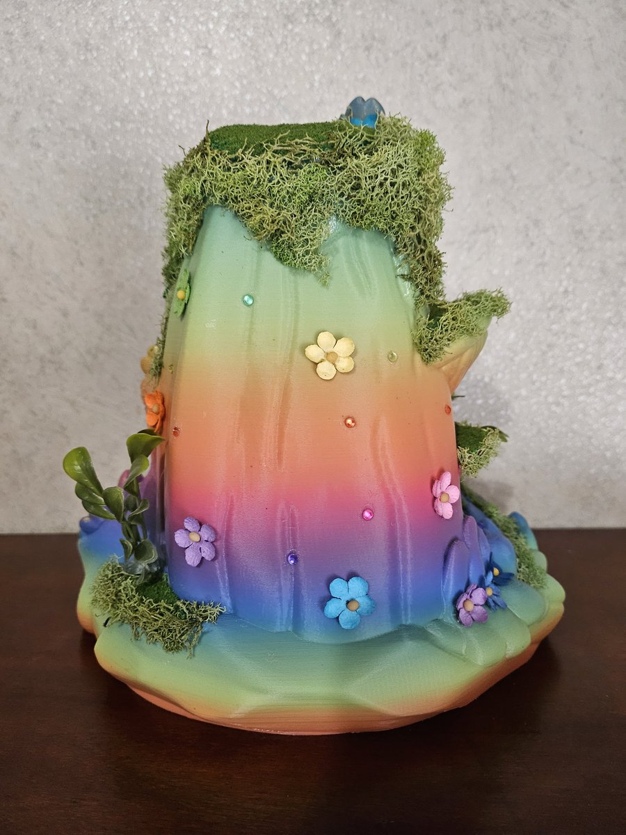 Chikabiti's tweet photo. 🌱🌈🧚‍♀️ Whimsical Fairy Tower 🧚‍♀️🌈🌱

LOOK HOW BEAUTIFUL SHE TURNED OUT!!! 😭✨️💕 I can't believe how just decorating a premade 3D tower could turn out like this 🥺💗 What do you guys think??

#diy #dungeonsanddragons #dnd #rollingtower #vtuber #VTuberUprising https://t.co/Z9mF8xZbM1