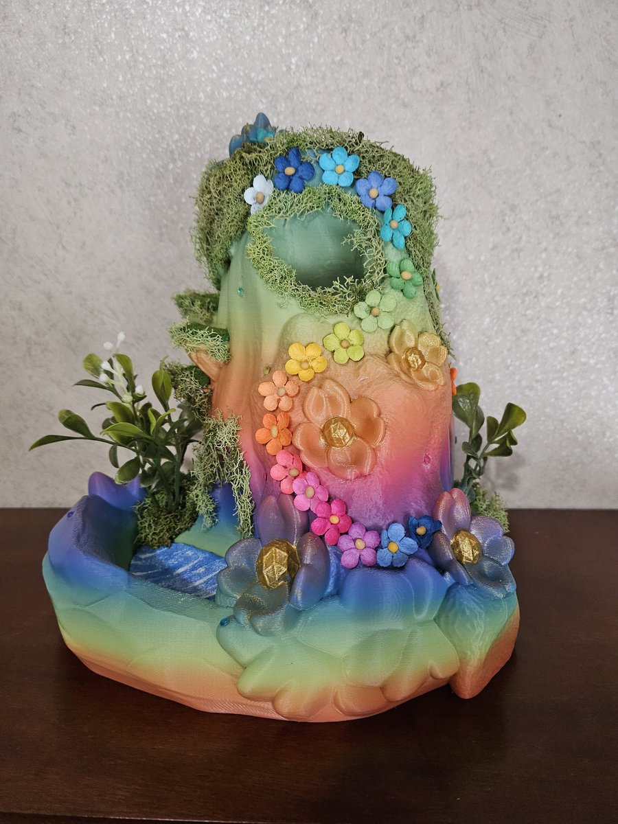 Chikabiti's tweet photo. 🌱🌈🧚‍♀️ Whimsical Fairy Tower 🧚‍♀️🌈🌱

LOOK HOW BEAUTIFUL SHE TURNED OUT!!! 😭✨️💕 I can't believe how just decorating a premade 3D tower could turn out like this 🥺💗 What do you guys think??

#diy #dungeonsanddragons #dnd #rollingtower #vtuber #VTuberUprising https://t.co/Z9mF8xZbM1