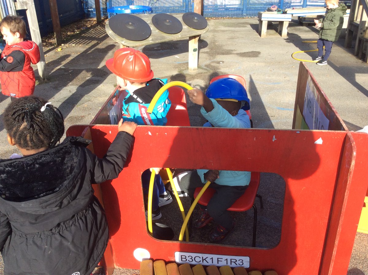 FS1Beck's tweet photo. Look at our fire engine roleplay!! "Quick ring 999, there's an emergency!" #BeckCommunicationAndLanguage https://t.co/F4TS0idiVr