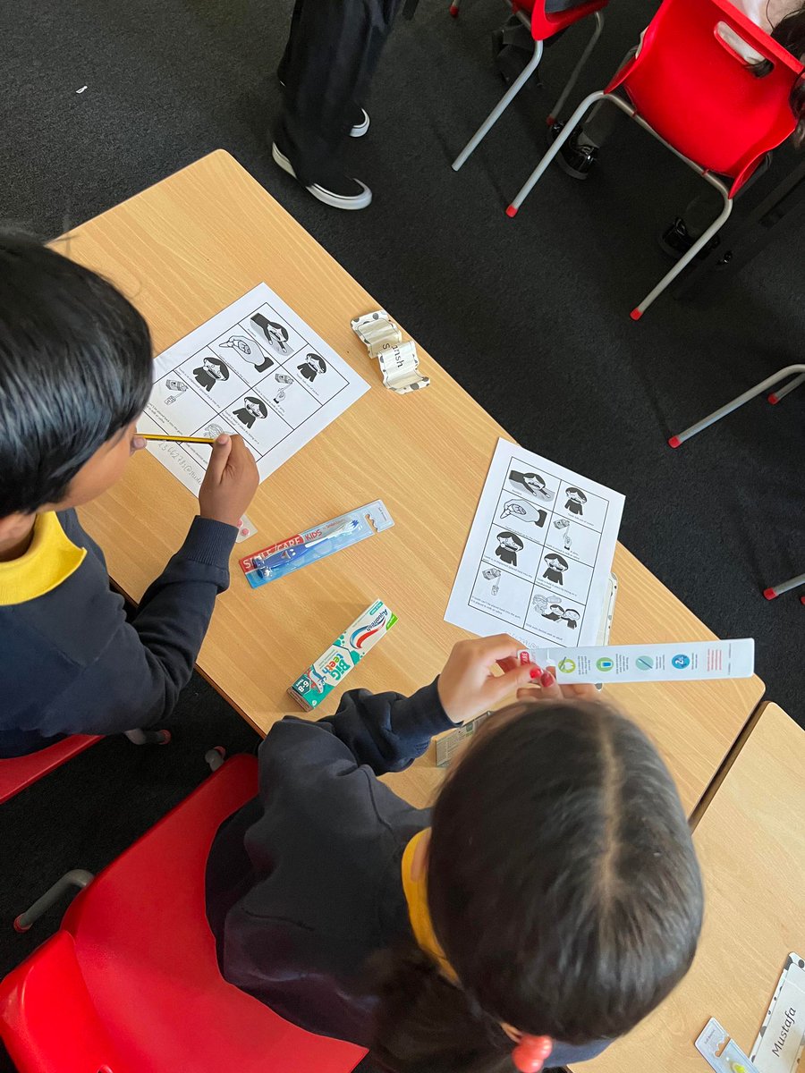 GOHISS (@gohiss_gla) on Twitter photo Another school visit from the GOHISS team! 🦷
This was our first visit to Garnetbank Primary School 🍎📚
#keepingglasgowsmiling <a href="/UofGDental/">UofGDentalSchool</a> <a href="/UofGdentsoc/">Glasgow Dental Student Society</a> Another school visit from the GOHISS team! 🦷
This was our first visit to Garnetbank Primary School 🍎📚
#keepingglasgowsmiling <a href="/UofGDental/">UofGDentalSchool</a> <a href="/UofGdentsoc/">Glasgow Dental Student Society</a>