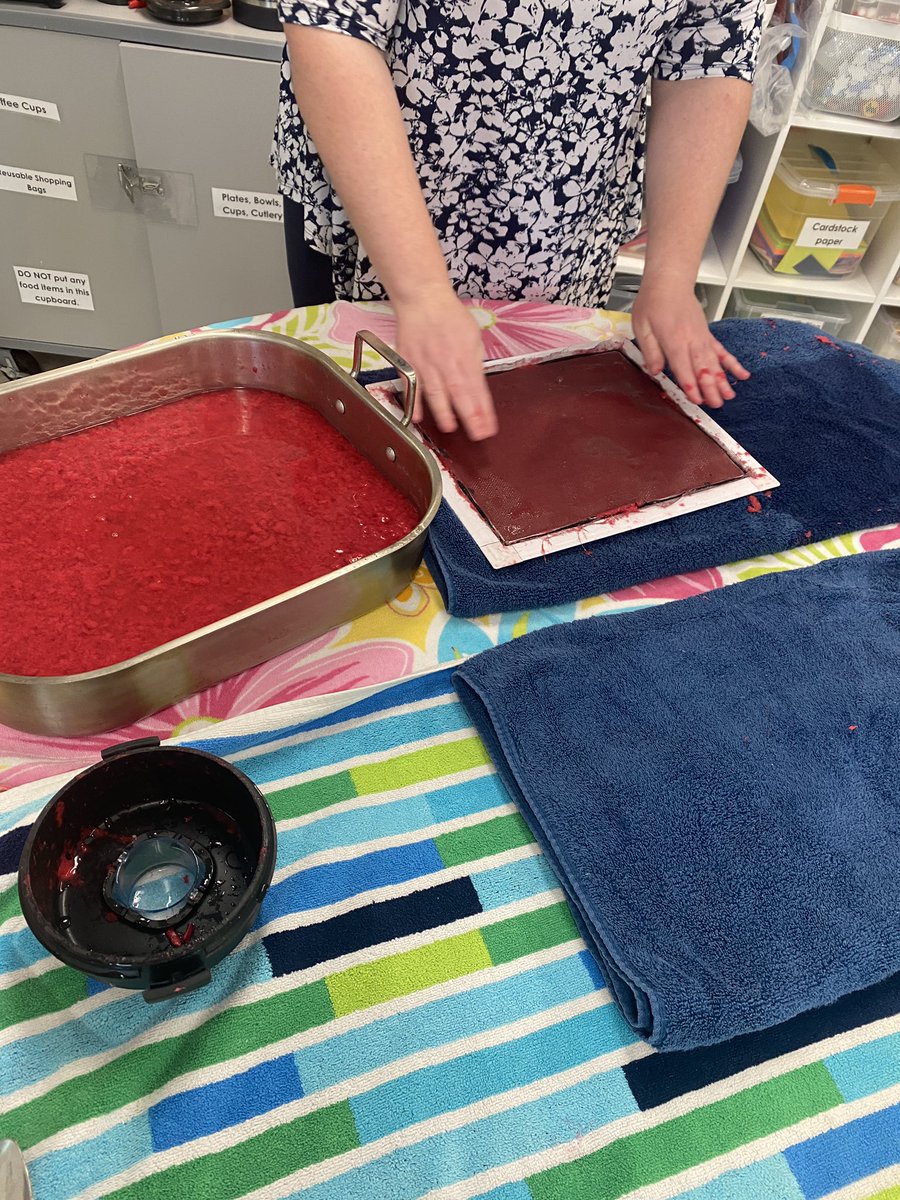 Mme_Mott's tweet image. We had a great time in @StFXOCSB ECL class participating in the #poppyproject with the help of @FanshaweCollege . Thanks for connecting us to this opportunity @NedaBernabo #ocsbRemembers