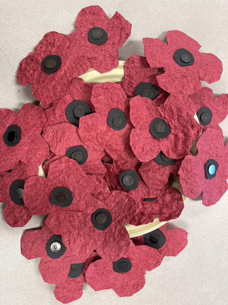 Mme_Mott's tweet image. We had a great time in @StFXOCSB ECL class participating in the #poppyproject with the help of @FanshaweCollege . Thanks for connecting us to this opportunity @NedaBernabo #ocsbRemembers