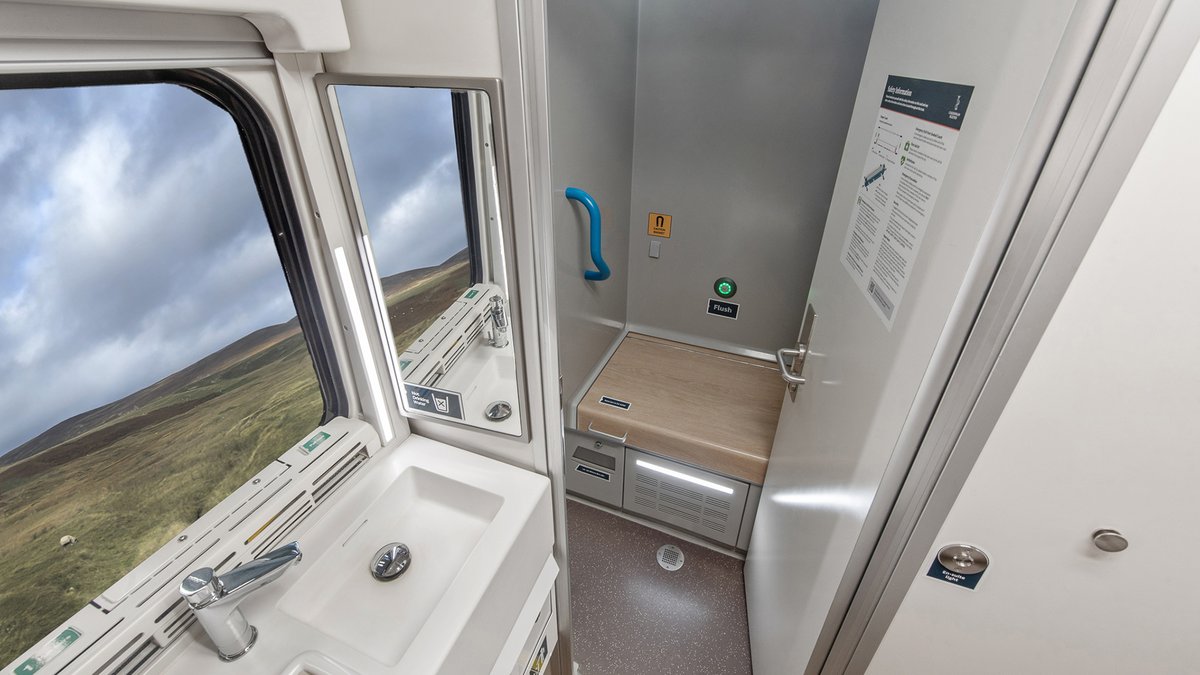 The Club En-Suite Room offers twin bunk beds with
<a href="/Glencraft1843/">Glencraft</a> Mattreses, an en-suite toilet &amp; shower with <a href="/Arran_Sense/">ARRAN Sense of Scotland</a> of Scotland toiletries, priority Club Car &amp; Guest Lounge access, complimentary breakfast on board and <a href="/MackiesScotland/">Mackie's Of Scotland</a> chocolate. 

sleeper.scot/club-room/