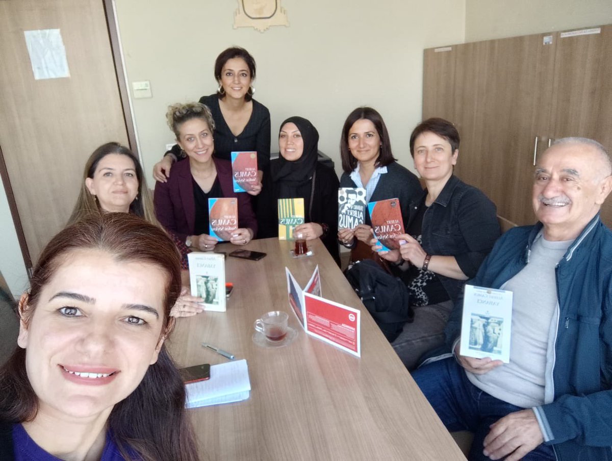 Albert Camus’un “Yabancı” adlı eserinde toplumsal değer yargılarına ters düşen Meursault’in hikayesini, yine aynı yazarın “Sisifos Söyleni” adlı eseriyle birlikte yorumladık. Bu iki eseri de tavsiye ederiz.

 #albertcamusyabancı #sisifossöyleni 

<a href="/ktbkygm/">KYGM</a> 
<a href="/tcgolbasi/">Gölbaşı Kaymakamlığı</a>