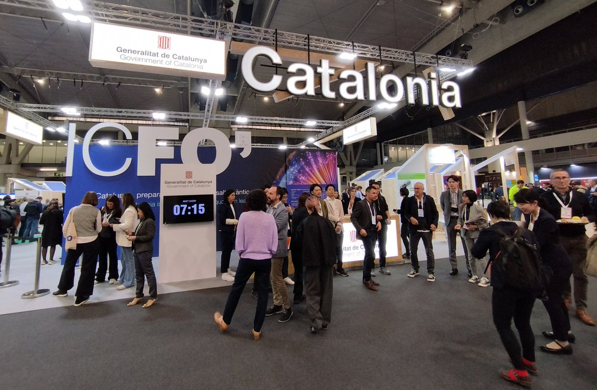 tic's tweet image. 📸 Intens segon dia a l’#SCEWC23!

🧩L'hem començat obrint la sessió de #PuzzleX dedicada a #quàntica i #IA, mentre a l’estand #Catalonia era #tempsdecolabs.
 
I al llarg del dia, hem seguit mostrant a membres del @govern, delegacions i visitants la #demo quàntica d’@ICFOnians!