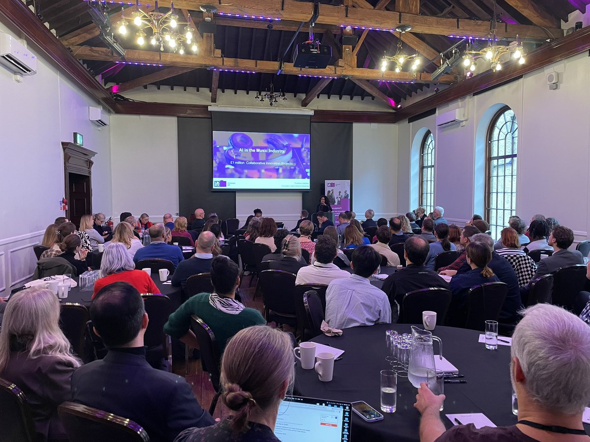 AshaMarie18's tweet photo. A full house today for the @innovateuk #CreativeCatalyst Peer Networking event run by @IUK_KTN 💥💥

Great work @em_cooper Rachel Beach @andyc172 👏👏

If you’re a creative business looking for support, hit them up! 

#creativeindustries #funding #support https://t.co/kCOFObM4bK