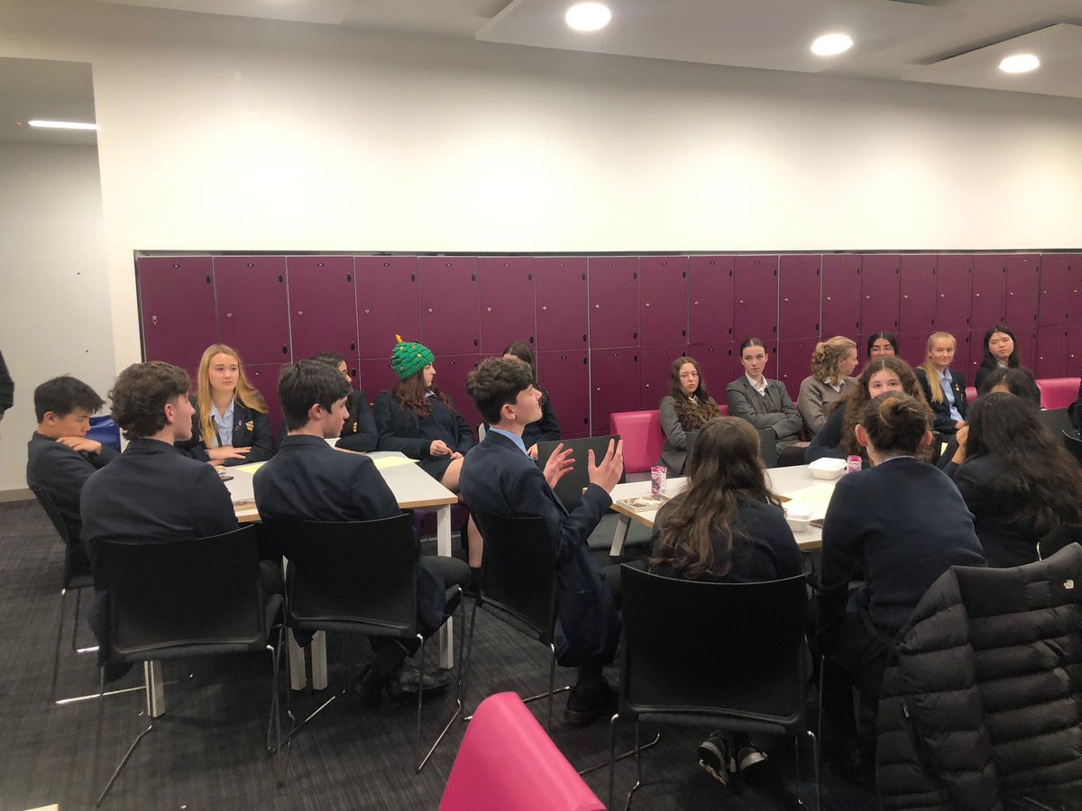 Year 10 and Year 11 pupils attended Book Club at @ManHighGirls yesterday along with pupils from @mgs_1515 to discuss The Great Gatsby. There were 60 pupils in attendance, marking the biggest Book Club turnout on record 📚