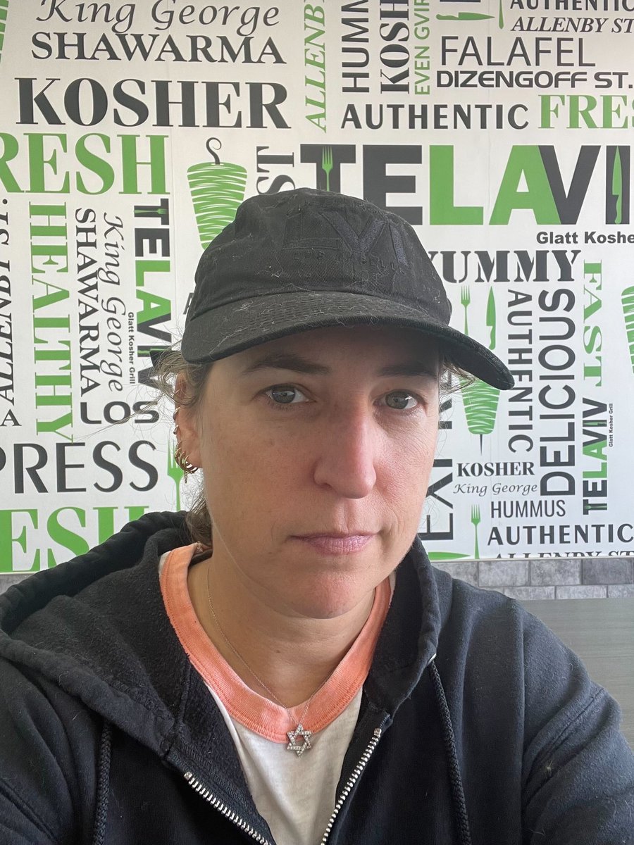 missmayim's tweet image. That moment when you feel a strong desire to eat at an Israeli restaurant with Israeli rock blasting - and also: this wallpaper is everything rn 🇮🇱 🥙