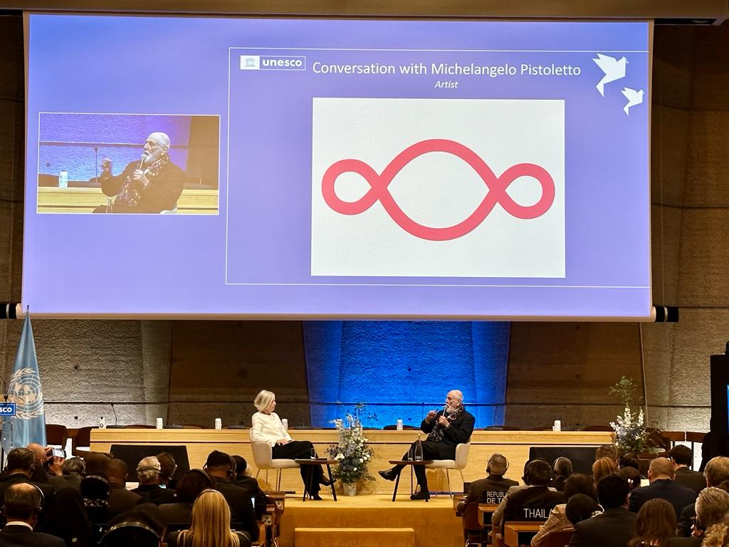 Maestro Michelangelo Pistoletto opened the High Level Ministerial Dialogue on Education for Peace. Inspiring dialogue with ADG for Education @SteGiannini on the concept of #PreventivePeace. The artist underlined that education plays a fundamental role in building durable peace.