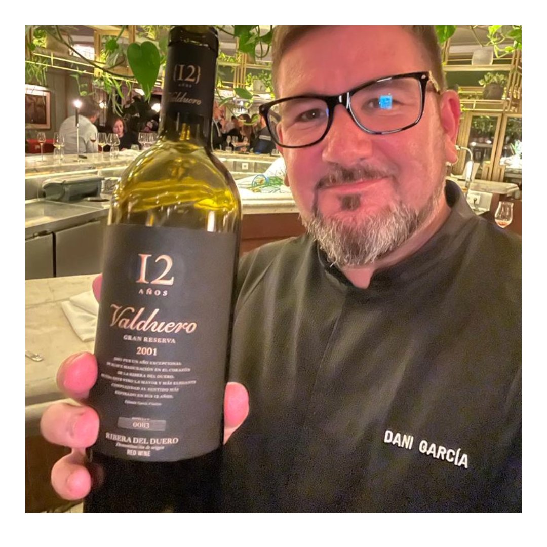 bodegasValduero's tweet photo. Dani García celebra su aniversario con el "MENÚ MADRE".
Cierra su artÍstiica creación VALDUERO 12 años 2001, un vino hecho a mano que cumple sus sueños.
Noviembre 2023.

#bodegasvalduero  #winelovers #valduero12años2001  #calidad #riberadelduero @fsmadrid https://t.co/xp9oljdtAh