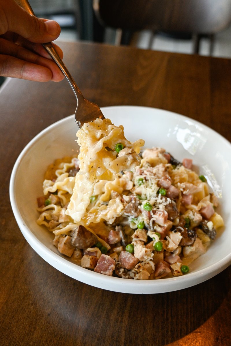 Tag a friend who shares your love for amazing Italian cuisine.  🍕

📸: Pasta Brava

#MidtownTampa #TampaFoodie #ILoveTheBurg #stpete #BellaBrava #TampaBay #iloveTampa #PastaLovers #FL #TampaRestaurants #DTSP #BeachDrive #stpetefoodies