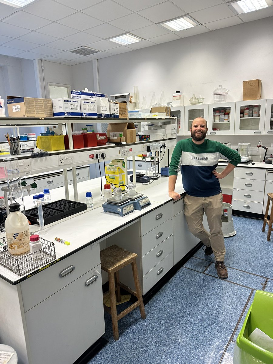 An overwhelmingly pleasant day at UCL school of Pharmacy catching up with @MikeTCook  (pictured here looking very snazzy in his very own lab!). So much innovation under one roof! I won’t leave it so long next time!!!