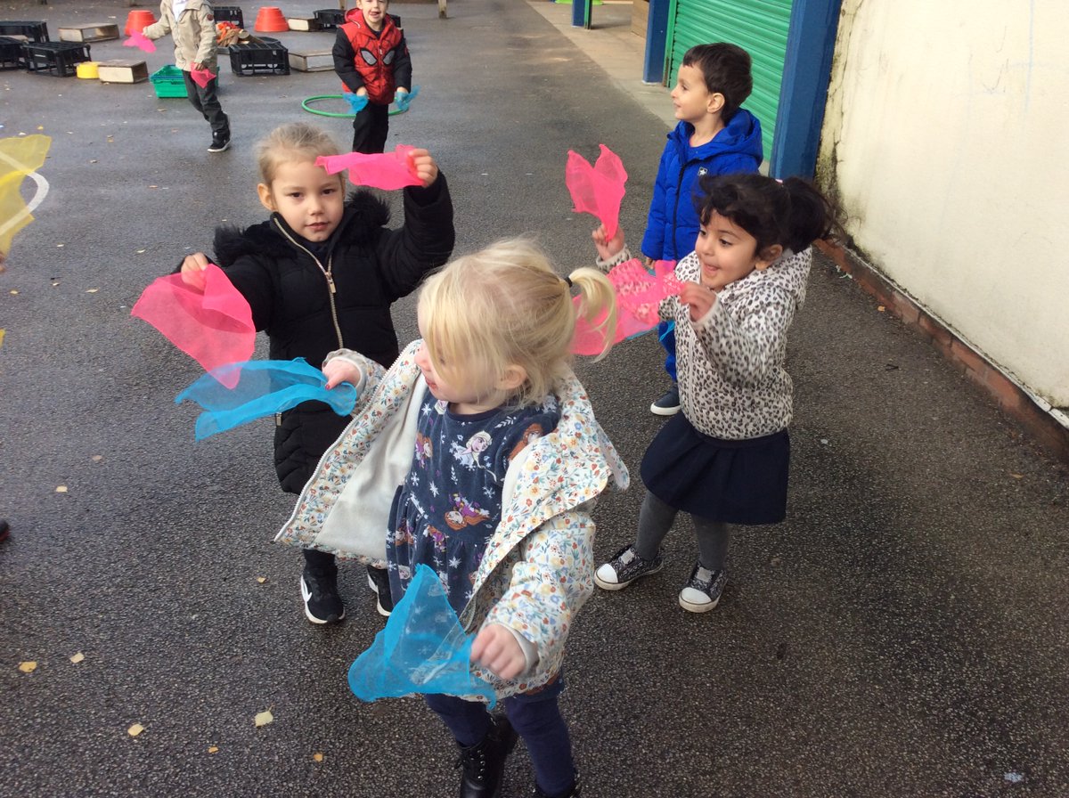 FS1Beck's tweet photo. Today we had a bonfire party. We built a pretend bonfire, pretended to toast our marshmallows and then took part in a firework dance. It was so much fun! #BeckUTW https://t.co/YrtIYbJEy4