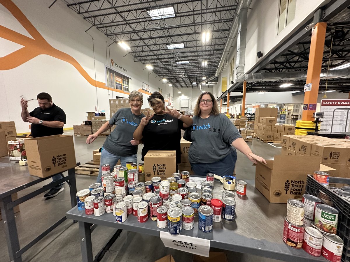 td_gillespie's tweet photo. We are proud of our Switchplace Team for volunteering at North Texas Food Bank. Together, we're making a difference by helping to fight hunger in our community. #Volunteering #CommunityImpact #NorthTexasFoodBank 🤝🍲 https://t.co/MaFRiuilCf