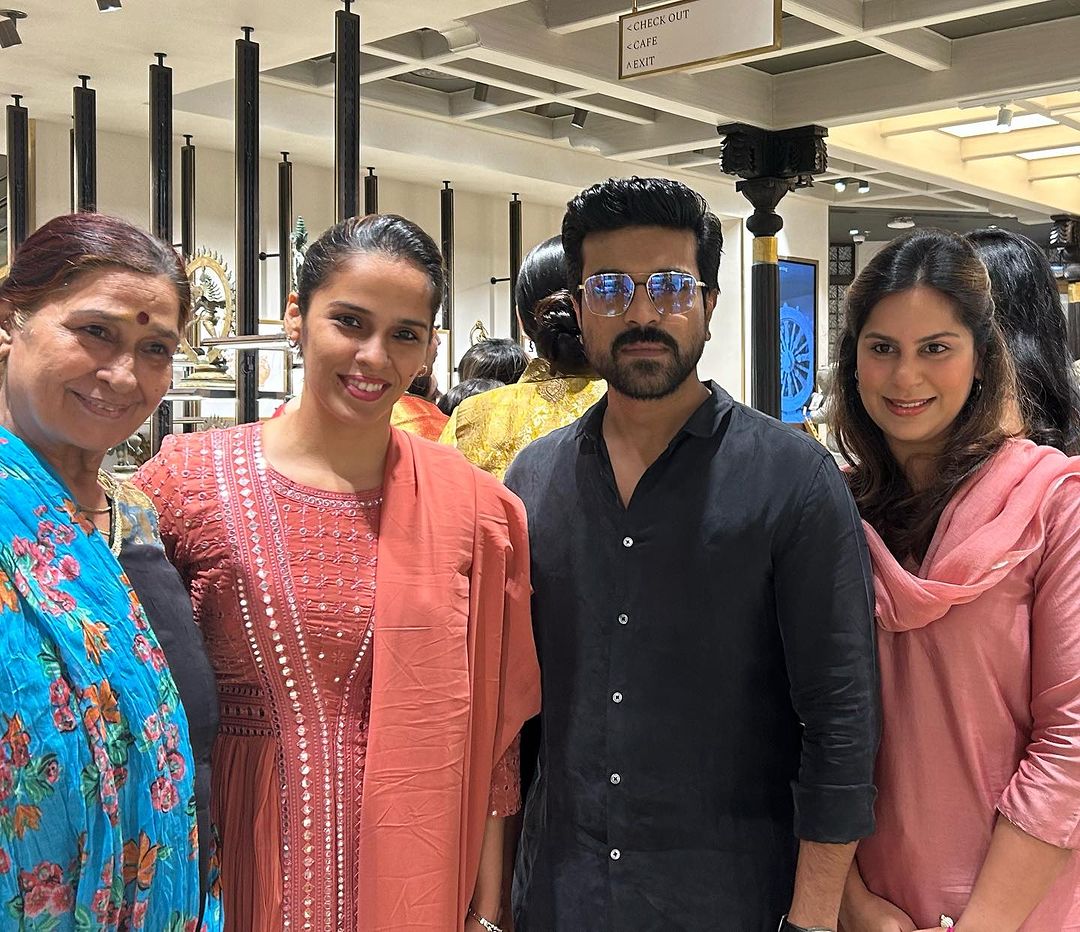 #RamCharan - #SainaNehwal at Opening Ceremony of #NitaAmbani's #RelianceGroup's First #Swadesh Store in Hyderabad !! 
@upasanakonidela