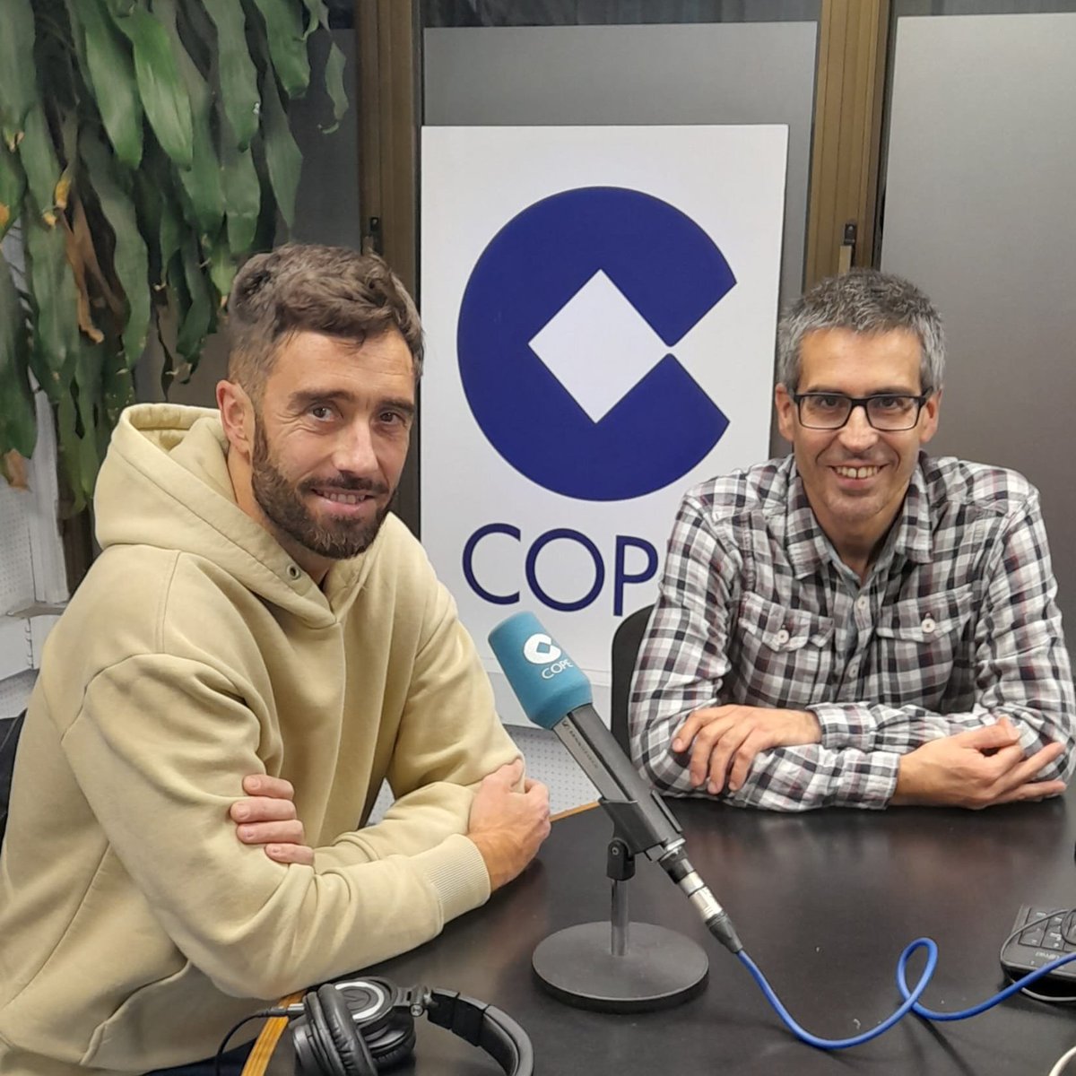 La Tarde COPE (@latardecope) on Twitter photo ⏯️"Subcampeón" es la historia de Zuhaitz Gurrutxaga, jugador con 19 años de la Real Sociedad, pero alejado de los campos por su salud mental
Es la historia que hoy nos trae <a href="/JaviNieves/">Javi Nieves</a>
Con:
🎙️<a href="/ZGurrutxaga/">Zuhaitz Gurrutxaga</a>
🎙️<a href="/anderiza/">Ander Izagirre</a>
👇🏻
🎧cope.es/directos/net1 ⏯️"Subcampeón" es la historia de Zuhaitz Gurrutxaga, jugador con 19 años de la Real Sociedad, pero alejado de los campos por su salud mental
Es la historia que hoy nos trae <a href="/JaviNieves/">Javi Nieves</a>
Con:
🎙️<a href="/ZGurrutxaga/">Zuhaitz Gurrutxaga</a>
🎙️<a href="/anderiza/">Ander Izagirre</a>
👇🏻
🎧cope.es/directos/net1