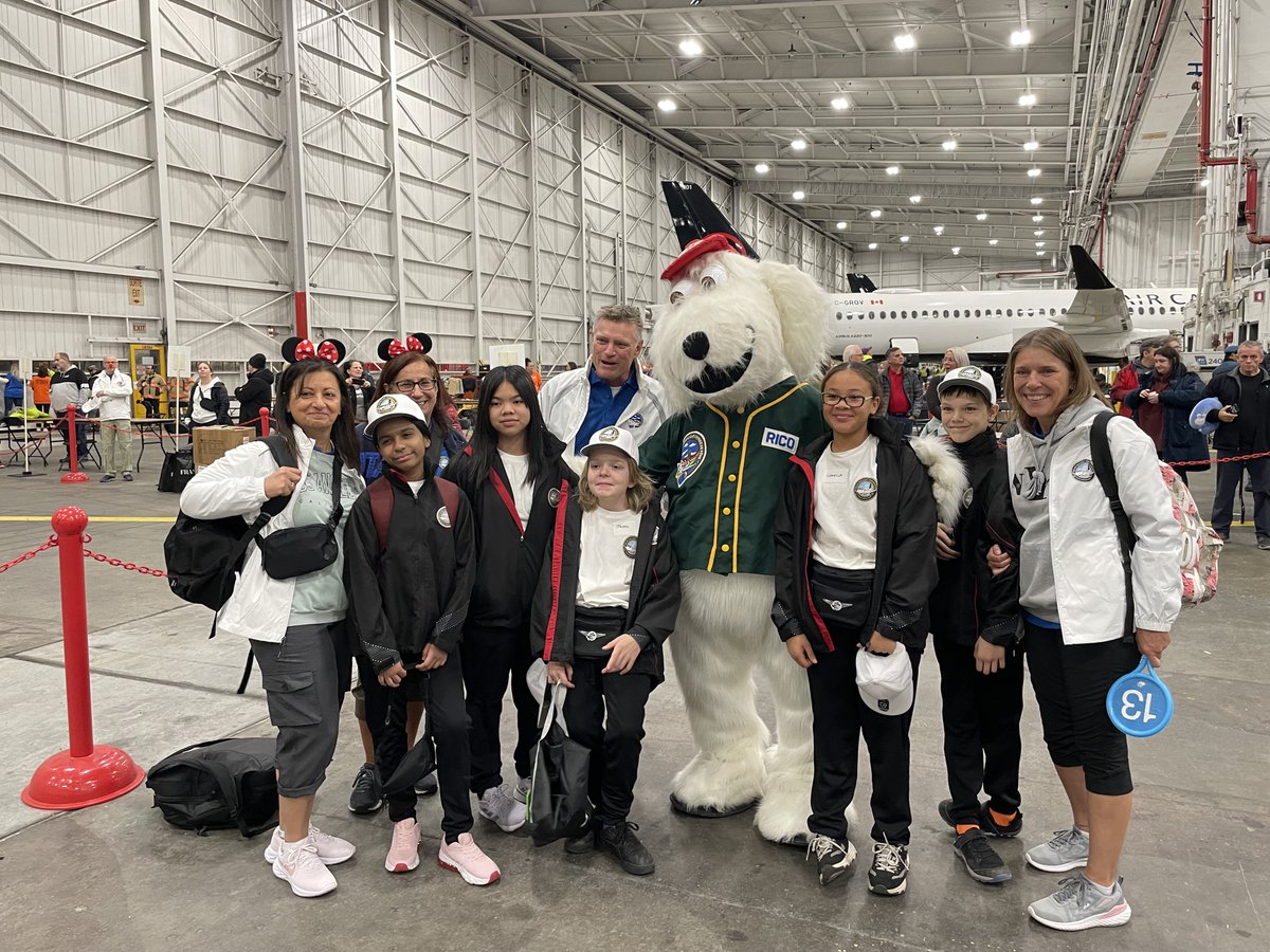 Early this morning, 150 children departed @yulaeroport for an unforgettable magical trip in Orlando! Read more: media.aircanada.com/2023-11-08-Spe…