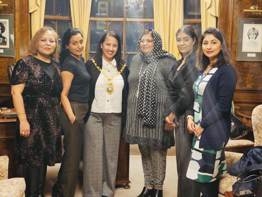montroselondon's tweet image. Had a fantastic time at the Networking Evening for Business Women in Ilford, organised by the amazing Mayor of Redbridge, Jyotsana Islam! 🌟
#NetworkingEvening #BusinessWomen #RedbridgeMayor #WomenInBusiness #MontRoseCollege #Ilford #EmpowerWomen #Inspiration #Networking 💁‍♀️📈🤝