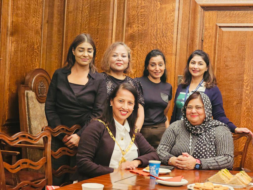 montroselondon's tweet image. Had a fantastic time at the Networking Evening for Business Women in Ilford, organised by the amazing Mayor of Redbridge, Jyotsana Islam! 🌟
#NetworkingEvening #BusinessWomen #RedbridgeMayor #WomenInBusiness #MontRoseCollege #Ilford #EmpowerWomen #Inspiration #Networking 💁‍♀️📈🤝