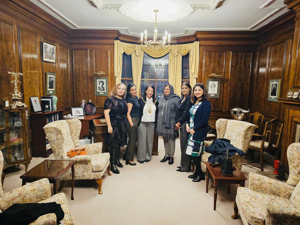 montroselondon's tweet image. Had a fantastic time at the Networking Evening for Business Women in Ilford, organised by the amazing Mayor of Redbridge, Jyotsana Islam! 🌟
#NetworkingEvening #BusinessWomen #RedbridgeMayor #WomenInBusiness #MontRoseCollege #Ilford #EmpowerWomen #Inspiration #Networking 💁‍♀️📈🤝