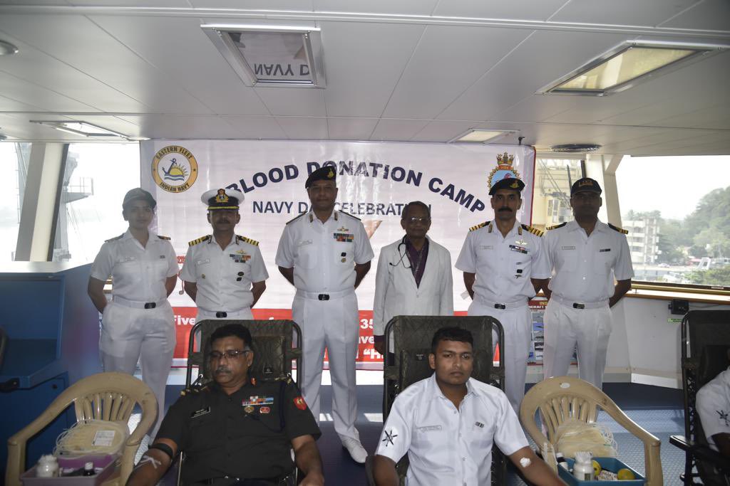 As part of Navy Day Celebrations, #TheSunriseFleet under the aegis of #EasternNavalCommand organised a #BloodDonation Camp on 08 Nov 2023. Over 150 men and women from the #IndianNavy voluntarily donated blood for the noble cause onboard #INSShakti

#HarKaamDeshKeNaam