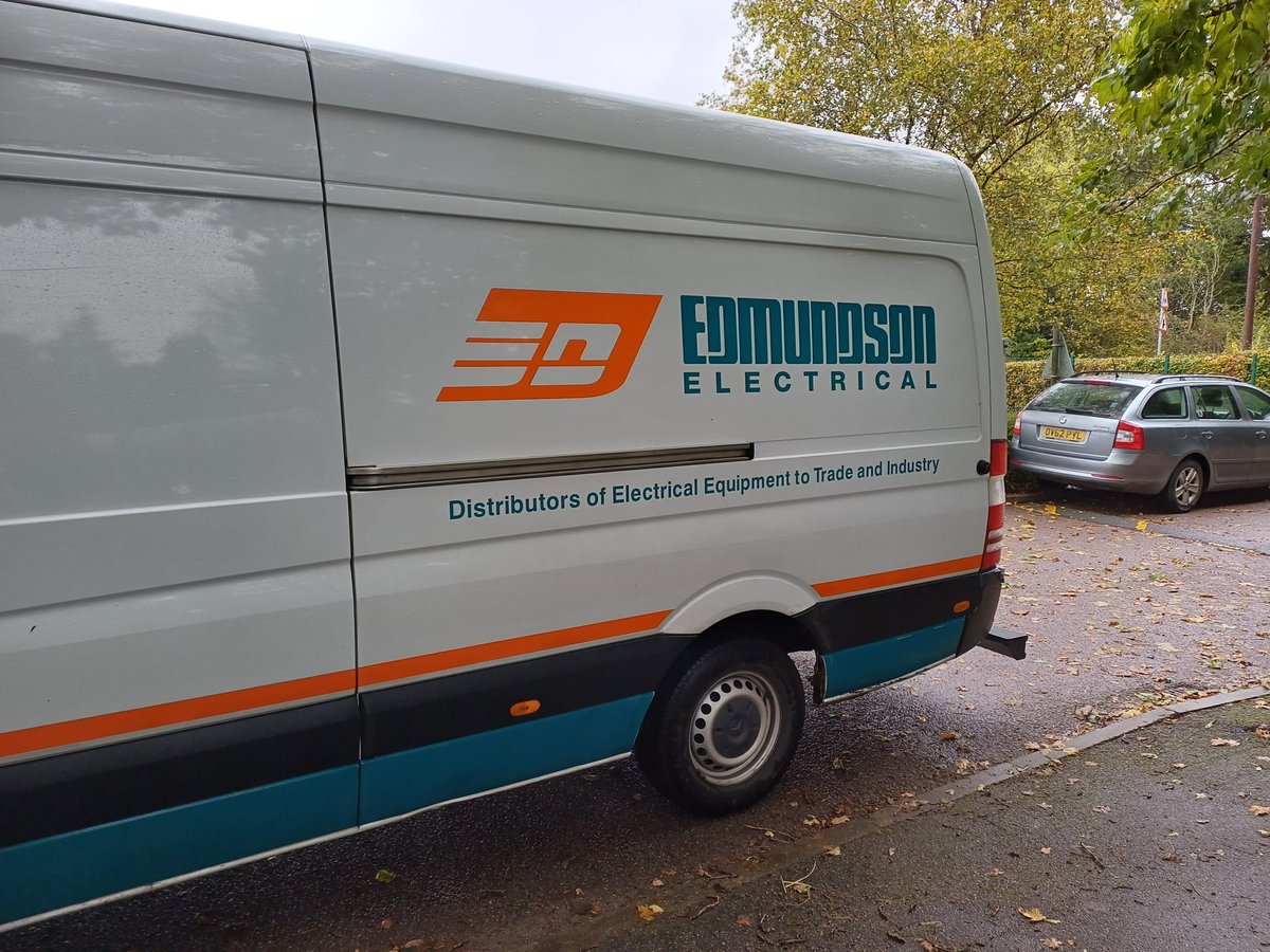 JasonCrane272's tweet photo. Thank you edumndson electrical for supplying us with these pallets and spindles to support the creative of students at Thorpe allotment. Hoping when they have more they can send it our way. Very grateful. Thank you Adam Ewles for sorting it. #exstudent #whoyouknow https://t.co/xtA5Pt4RkJ
