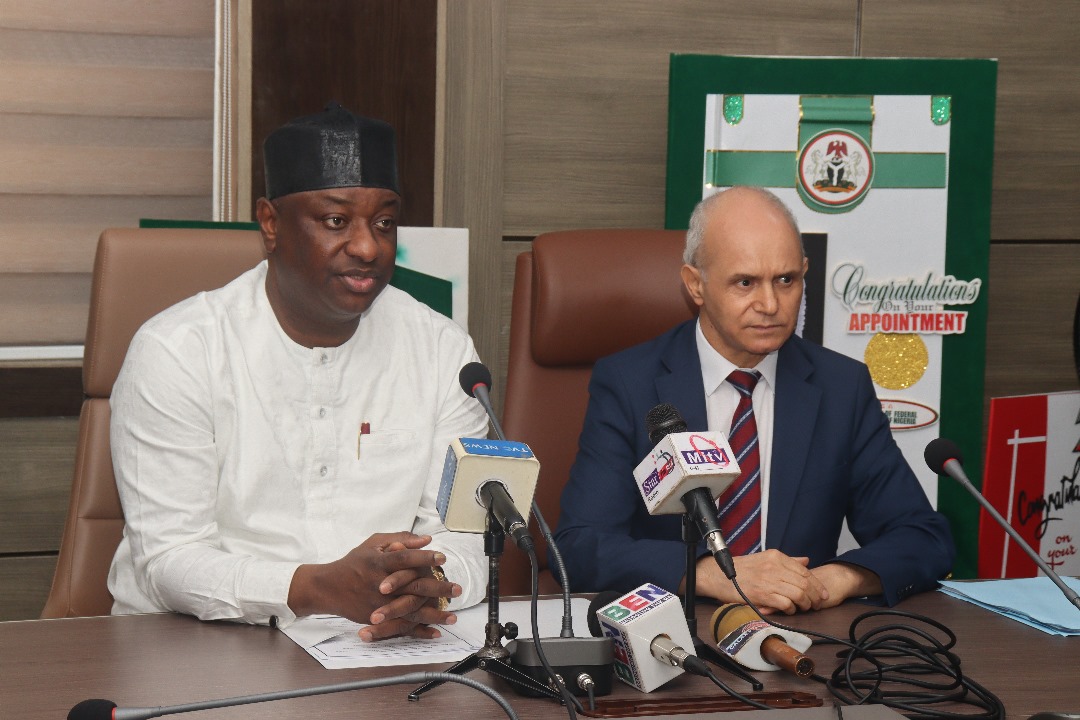 voiceofnigeria's tweet photo. 🛫 Strengthening Nigeria's aviation sector and African connectivity: Nigerian is on track to sign a memorandum of understanding (MoU) with Algeria for a direct flight route, enhancing air travel between the two nations within months. 🇳🇬✈️🌍
#AviationConnectivity https://t.co/X163HxzFm7