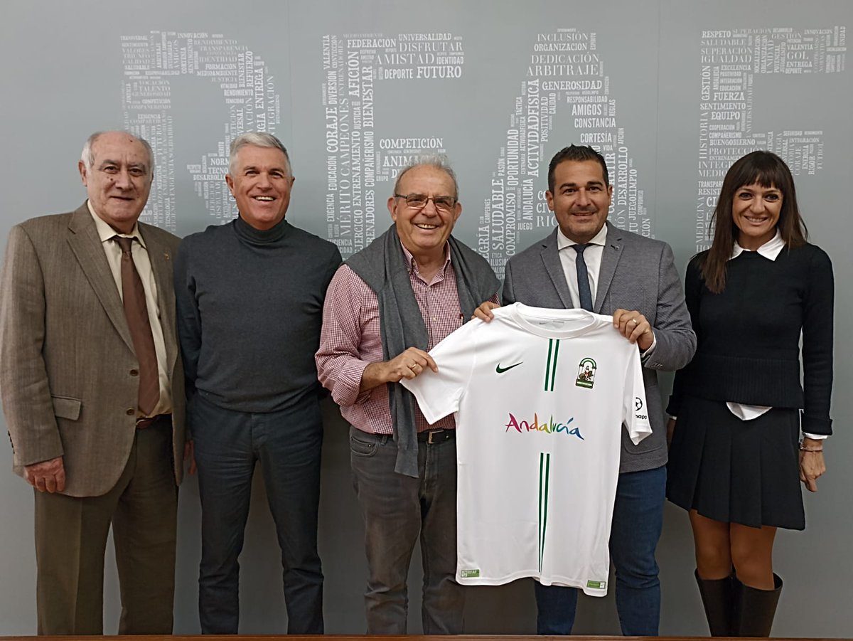 🤝 🟢 Reunión entre el presidente #PabloLozano y el alcalde de <a href="/Aytovicar/">Ayuntamiento de Vícar</a> #AntonioBonilla en la sede de la RFAF. 
👥 Asistieron el vicepresidente primero #JoséManuelMolinaMaza el presidente-delegado <a href="/RFAFAlmeria/">RFAF - Delegación de Almería</a> #JoséMartínDoblado y la concejala de Deportes de Vícar Vanesa