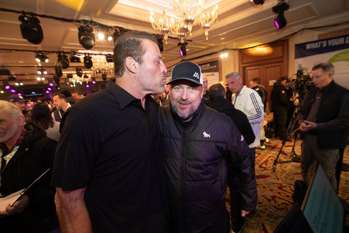 Groundswell_fm's tweet photo. Currently in Dallas at UPW with #TonyRobbins stay tuned on our march to 100 episodes and Season 5!  The Groundswell Podcast is your source for unconventional and effective strategies from Outstanding Humans with Sustainable Ideas!  #GroundswellPodcast https://t.co/IgxmThoE4J https://t.co/uWYxIHxrD8