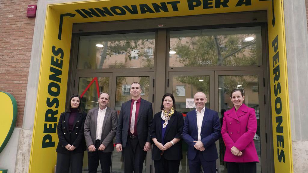 Hoy nos hemos reunido con el viceministro de Innovación y Desarrollo de Bulgaria, Georgi Angelov, y la Cónsul General en Valencia, Nadia Krasteva.

🎯 Bulgaría tiene un ecosistema tecnológico en auge.

🇧🇬 Este encuentro abre nuevas vías de cooperación y desarrollo de #startups