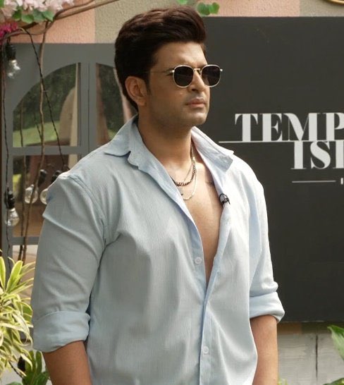 Uff our tempting host <a href="/kkundrra/">Karan Kundrra</a> I just love d way how subtly he states d reality check, “Waqt aur Kismat badlte der nhi lagti” with help of games with leg-pulling of contestants and laughing with them 🔥🔝❤️ #TemptationIslandIndia #KaranKundrra #TejRan #TejRanFam