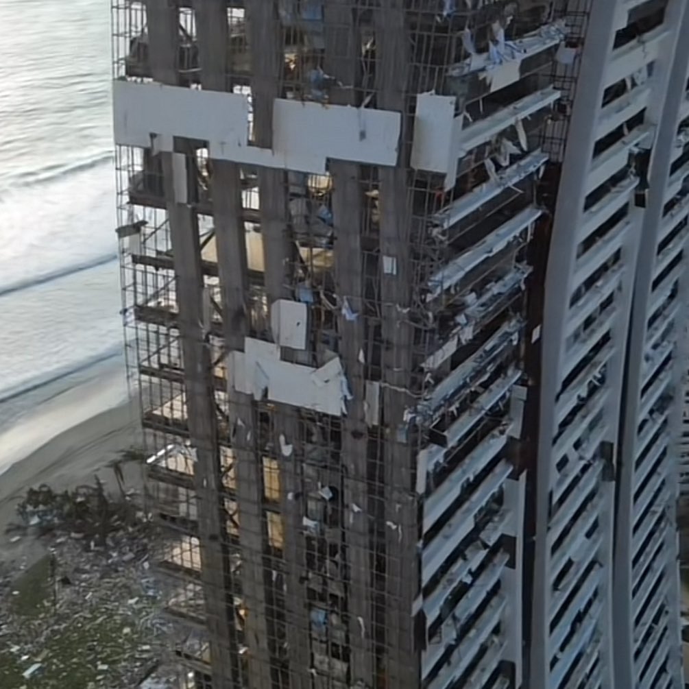 La neta no puedo creer cómo Sordo Madaleno Arquitectos haya tenido los huevos de vender departamentos en Acapulco de 25 millones de pesos hechos literalmente de cartón. ¿Ya vieron cómo quedó MARENA? ¿Cuándo se va a regular esto?