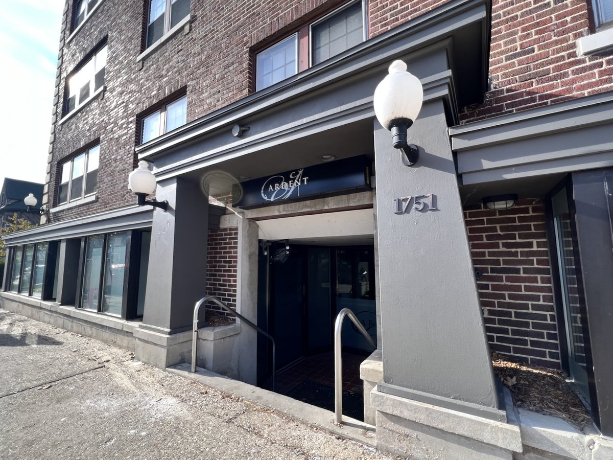 #NewToYou: Got a reservation for <a href="/ArdentMke/">ArdentMke</a>? Be sure to enter the door to the left when you arrive. From ramen shop to tasting room: Big changes are in effect at Ardent dlvr.it/SyZ45X