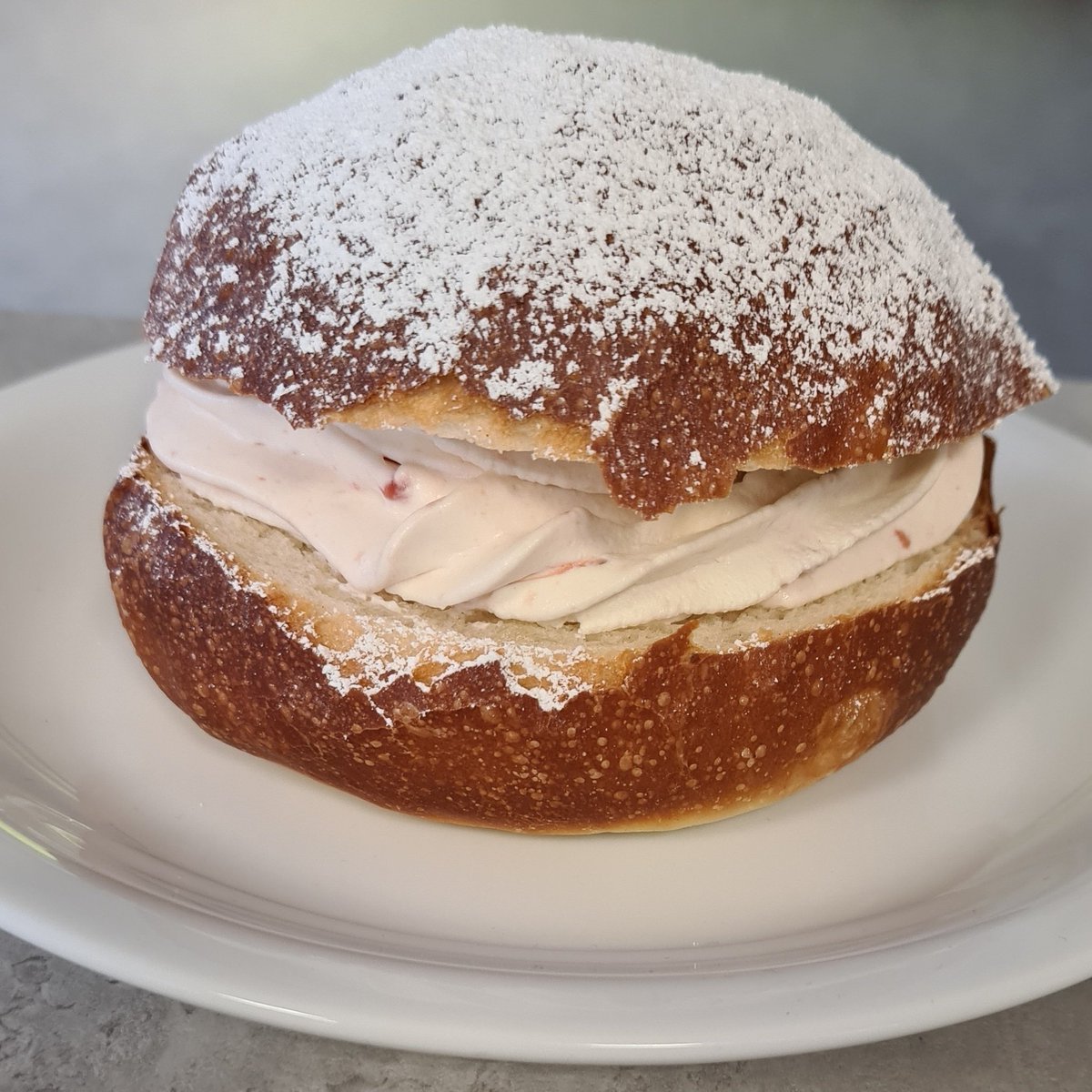 Cream Buns are back this weekend, Saturday AND SUNDAY  ❤️❤️❤️ Sunday open from 10.00 - 15.00. Can't wait to see you all 😍