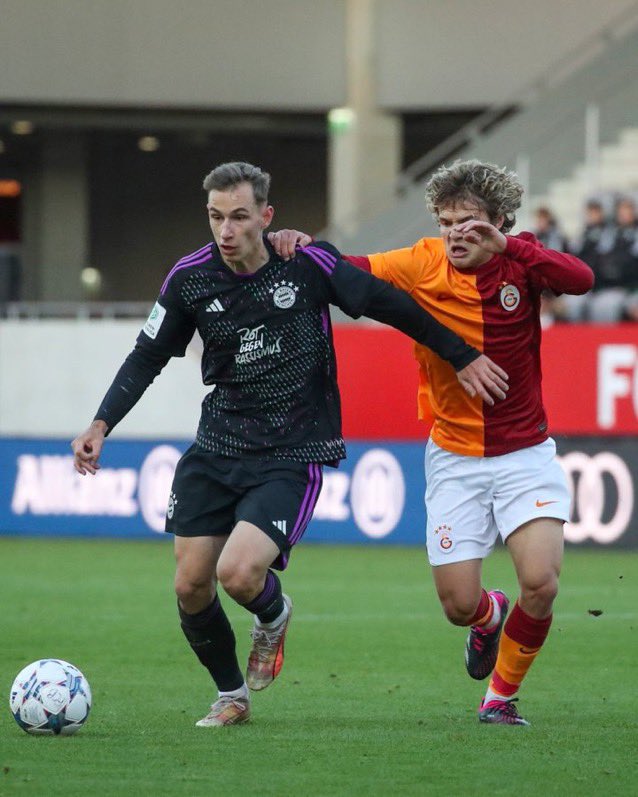 UEFA Gençlik Ligi'nde Galatasaray U19 Takımı, Bayern Münih U19 Takımı'na 2-1 mağlup oldu. ⚽37' Manuel Pisano ⚽56' Hamza Akman ⚽90+4' Emirhan Demircan PUAN DURUMU 🔸(6) Bayern Münih 🔸(3) Galatasaray