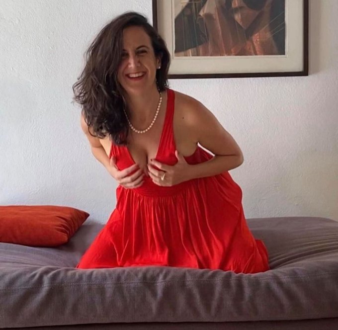 When was the last time you laughed? It&rsquo;s okay to laugh and be playful in the bedroom; being too serious<a href="/tag/drresa"class="tags"><span>#drresa</span></a>