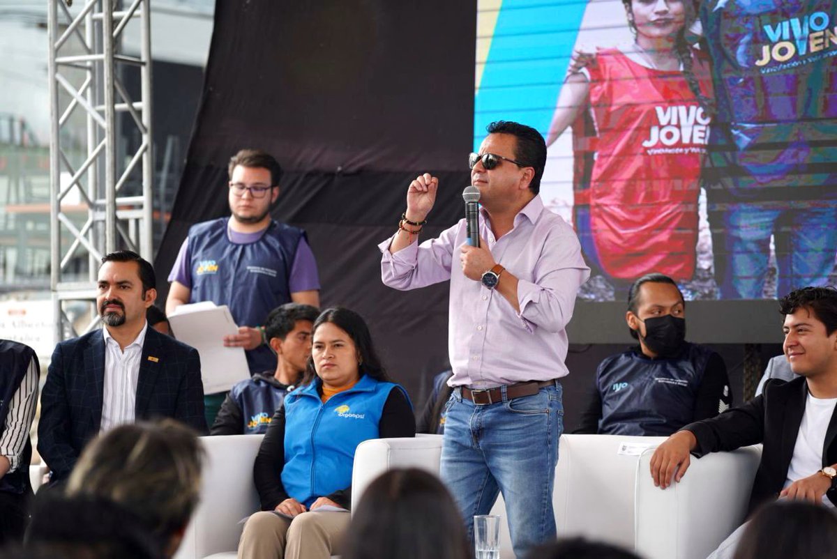 EstebanBernalB's tweet photo. En nuestro recorrido por #Chimborazo 📍llegamos hasta la ciudad de #Riombamba para escuchar y dialogar con cerca de 400 jóvenes del programa #VivoJoven. Ellos nos compartieron las acciones, resultados e impactos de las actividades que realizan.
También recorrí los diferentes espacios de la Casa de la Juventud, donde evidencié todas sus habilidades y destrezas.

Que grato que en el Gobierno del Presidente @LassoGuillermo logramos que alrededor de 12 mil jóvenes pertenezcan al mayor y más grande programa de voluntariado del país que cambia la vida de quienes más necesitan. Además, desde @InclusionEc, en esta provincia, invertimos más de USD 75 millones en programas y servicios que benefician a 90.284 usuarios.

¡Juntos vivimos lo que es una experiencia transformadora! 🙋‍♀️🙋🇪🇨❤️