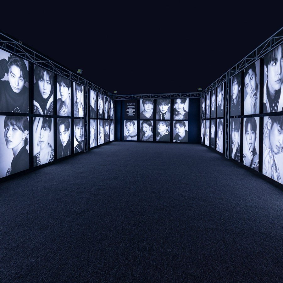 lookingforsths's tweet photo. Hello exhibition #dfesta #dfestahanoi https://t.co/J3wEBmp9hD