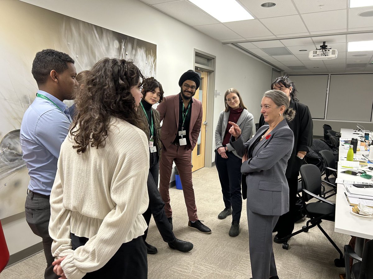 juliedabrusin's tweet image. Yesterday, I had great discussions with members of the Environment and Climate Change Youth Council @cjeccyc! We chatted about low-carbon transportation, how to talk about climate change, and being a woman in politics.