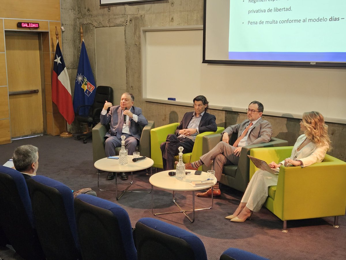 Hoy participamos con el equipo Compliance de Colombara, junto con Teresa Cremaschi de <a href="/MBC/">MBC</a>, <a href="/sandrakemp/">Sandra Maris Kemp</a> y Francisca Villamán, Jueza del 4to Juzgado Tributario y Aduanero Stgo. En la charla "Responsabilidad Penal de la Empresa y Delitos Tributarios", organizada por <a href="/fenuchile/">FEN U. de Chile</a>.