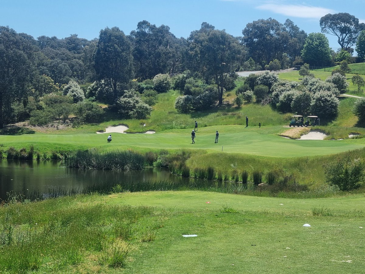 Good way to spend a public holiday Tuesday #heritagegolfclub #golfaus #Melbourne