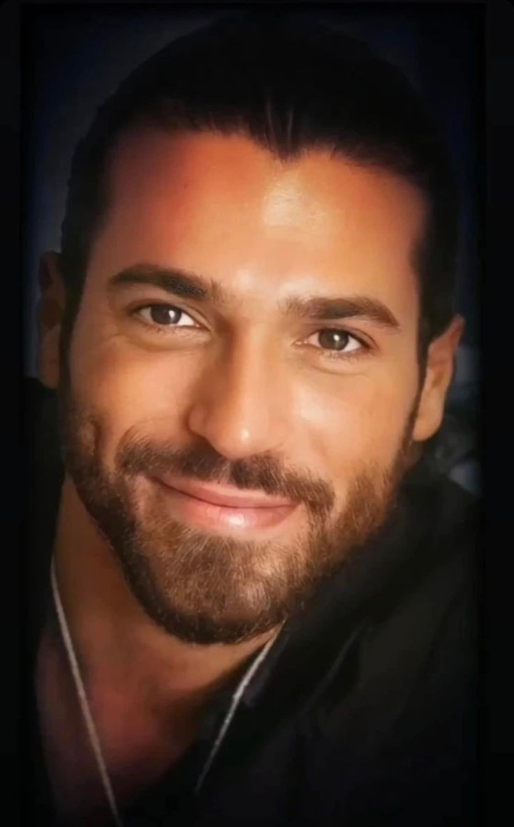 Ha valakit szeretünk, az a szívünkbe van írva, ott marad
örökre, mert a szívnek nincs radírja..

#HappyBdayCan 
#CanYaman