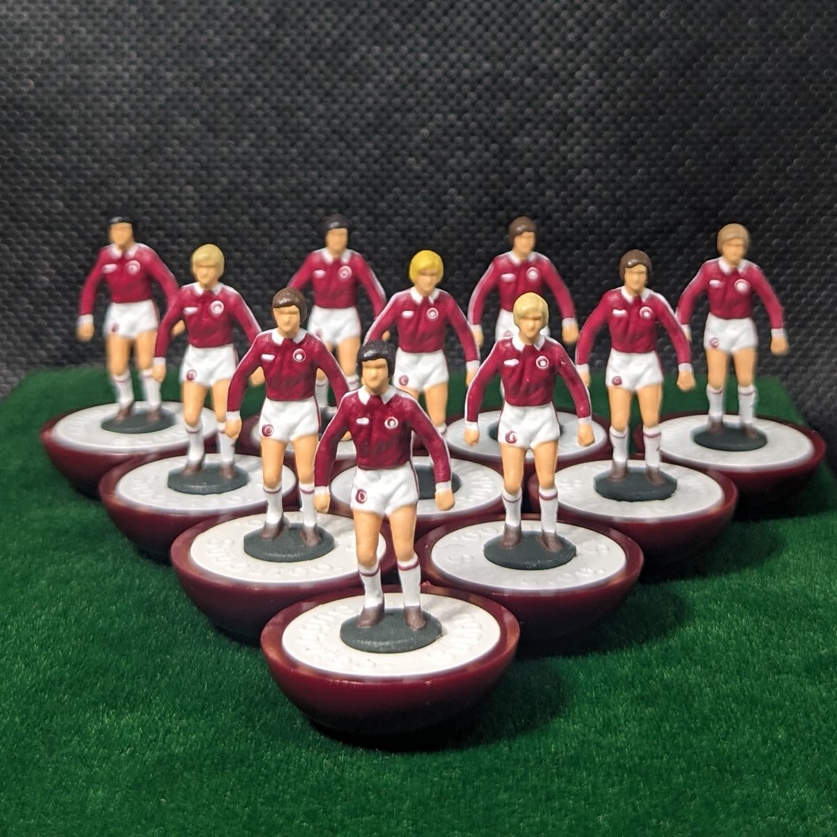 #subbuteo showcase 📸 of the day, #TheMaroonMachine, @KeltyHeartsFC 🇱🇻 love painting a bit of maroon! drop me a like/repost to get my #art out there 👀🎨🖌️ #tablefootball #soccer #football #vintage #retro #hobby #photooftheday #boardgames #nostalgia