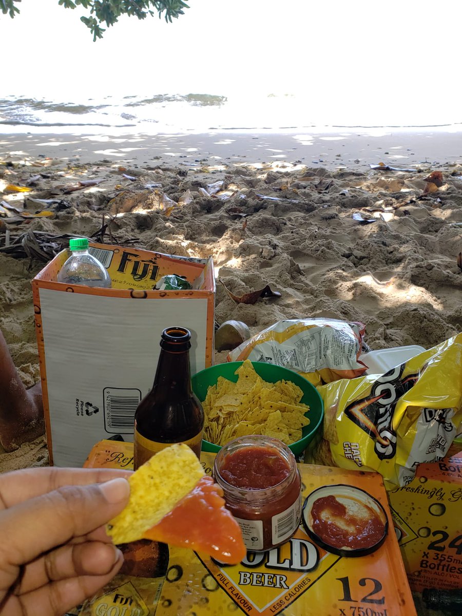 beckylevu's tweet photo. : Planned to spend few hours on the beach with my island friends last weekend. #DayOffMode #IslandLife #Workmates #TaveuniYanuyanuBulabula ❤️ https://t.co/TNziybvQ1k